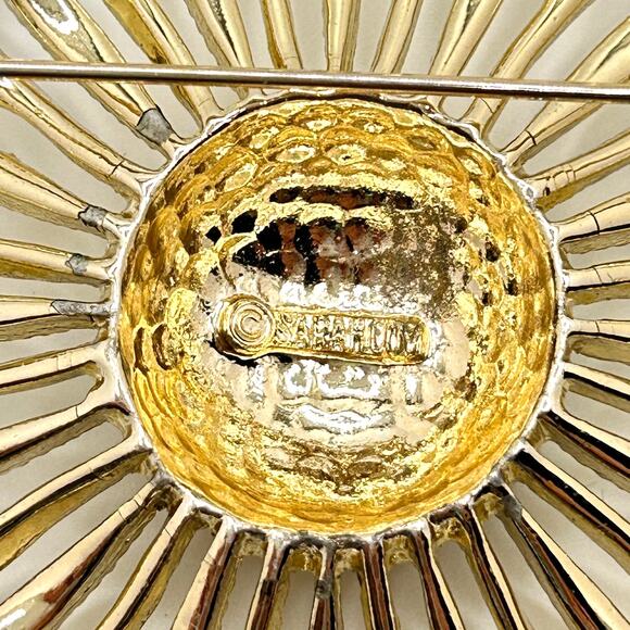 Vintage Sarah Coventry Brooch Pin Daisy Mae Gold Tone 1960s Signed Boho Hippie - Picture 3 of 5
